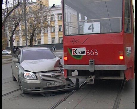 Транспортный коллапс в центре Екатеринбурга в час пик. Во всем оказались виноваты женщины 